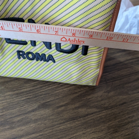 Tote Bag with extra strap for over the shoulder carrying. - Picture 8 of 10